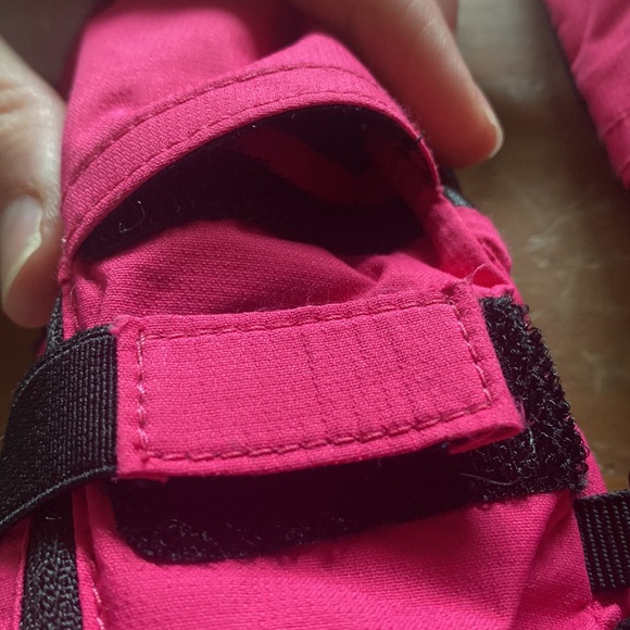 The North Face Size XS Toddlers Pink Mittens - Picture 5 of 6